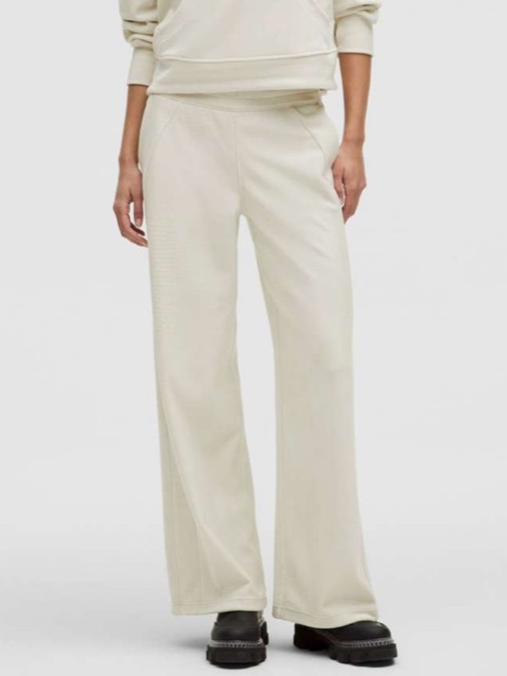 Lululemon Scuba Mid-Rise Wide Leg Pant Plush Velvet in Bone Neutral Size Medium